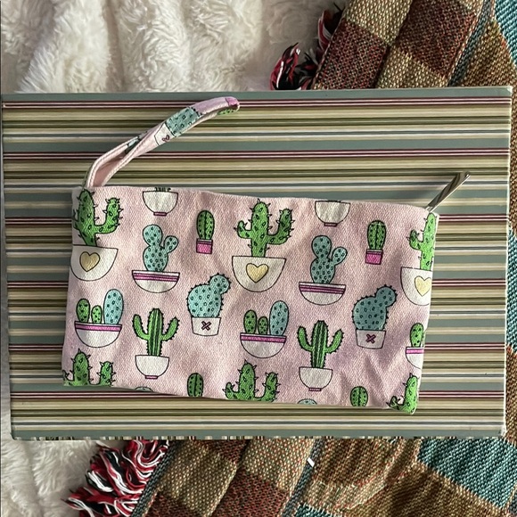 Cactus Print Pink Wristlet - Picture 1 of 3